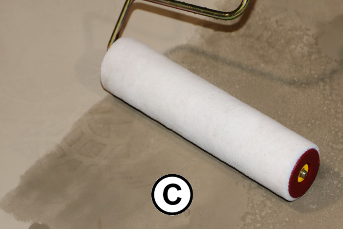 Etape C de la réalisation du béton ciré - Bouche pores vernis