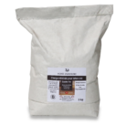 Sable fin de quartz pour mortier à béton ciré. Charge minérale destinée au renforcement des premières couches. Améliore la résistance mécanique et l’aspect décoratif du revêtement. À mélanger avec la poudre de béton ciré.