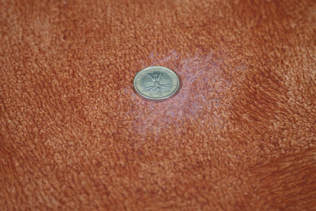 Test de l'adhérence de la sous couche par frottement à l'aide d'une pièce de monnaie